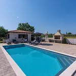 Villa In Croatia Near The Adriatic Coast Bužinija