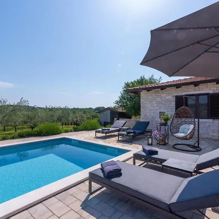 Adorable With Private Pool And Terrace Buzinija