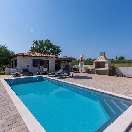 Villa In Croatia Near The Adriatic Coast Bužinija