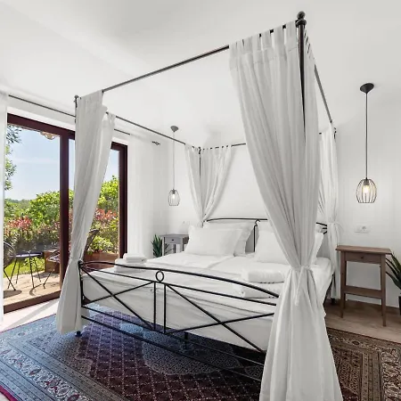 Villa Adorable With Private Pool And Terrace Buzinija