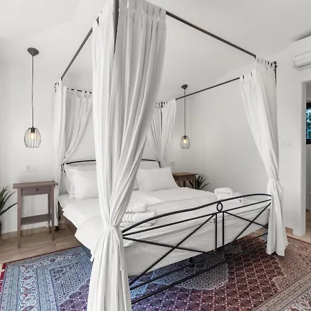 Adorable With Private Pool And Terrace